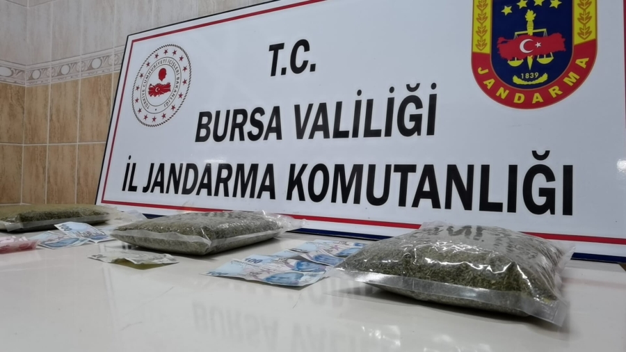 Jandarma Ekiplerinin Durdurduğu Araçtan Uyuşturucu Çıktı 5 Gözaltı