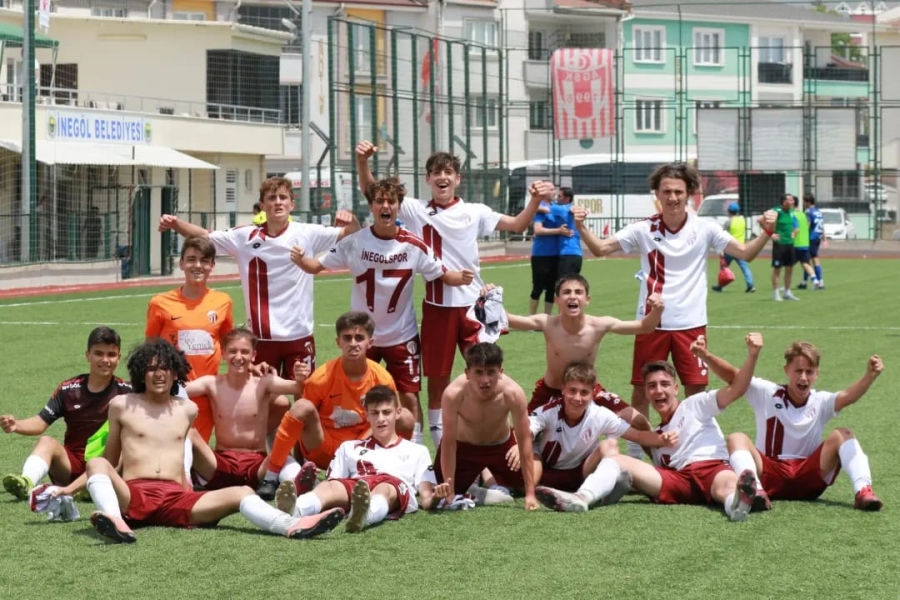 İnegölspor U15 ekibi finale kaldı