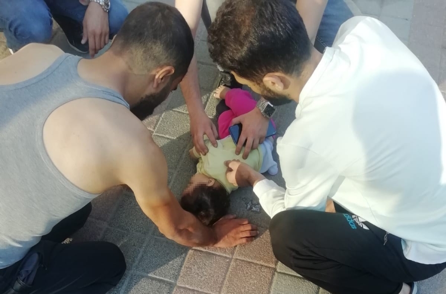 Beşinci kattan düşen 9 aylık bebek ağır yaralandı