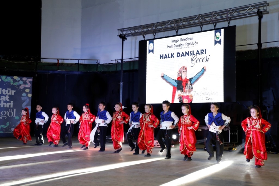 İnegöl Belediyesi Halk Dansları Topluluğundan muhteşem gösteri
