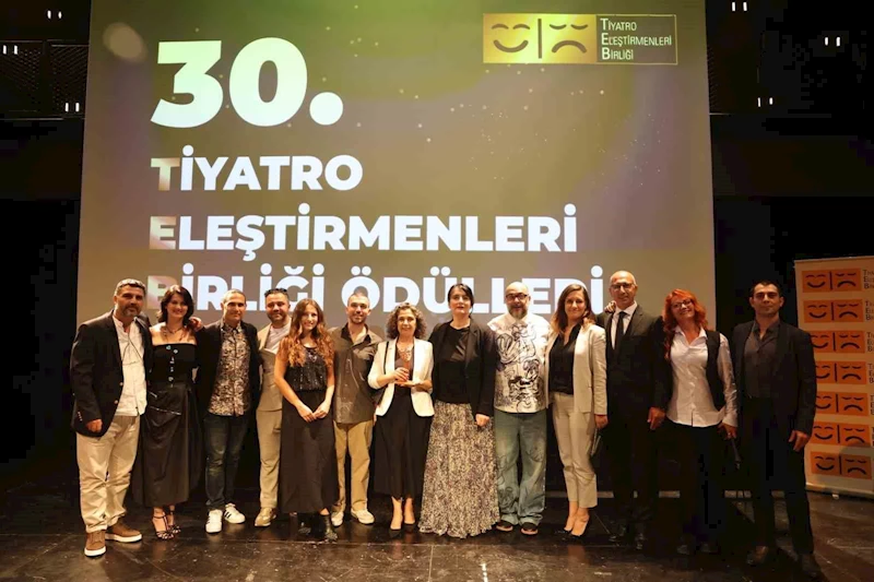 Tiyatro Eleştirmenleri Birliği’nden NKT’ye  yılın oyunu ödülü
