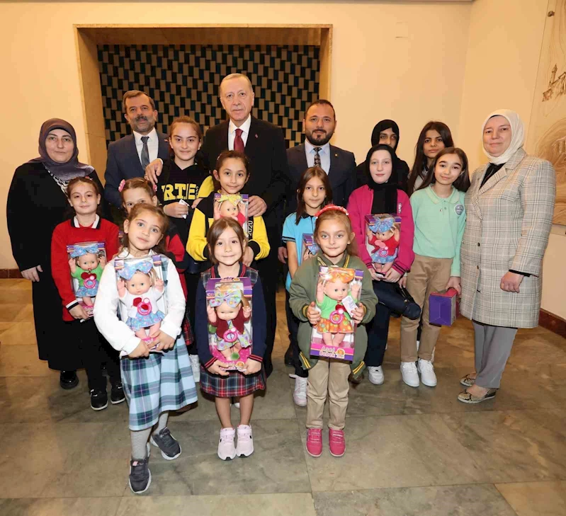 11 Ekim doğumlu 11 kız çocuğu Cumhurbaşkanı Erdoğan ile görüştü
