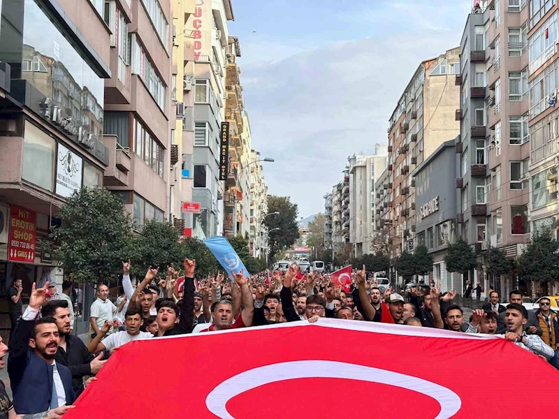 Bursa’da Çarşamba Mahallesi kırmızı beyaza büründü
