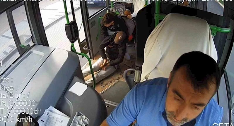 Halk otobüsü şoförü fenalaşan adamı hastaneye götürdü
