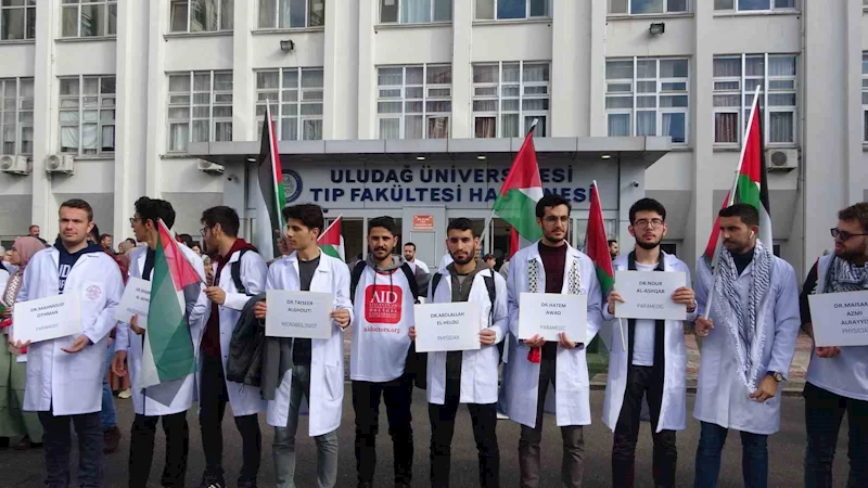 Doktorlar ve tıp öğrencileri Gazze’deki hastane katliamına isyan etti
