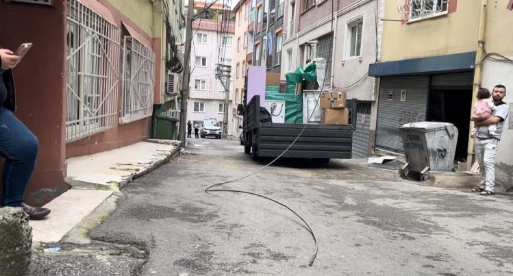 Bursa’da şiddetli rüzgar hayatı felç etti
