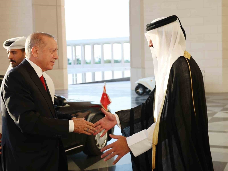 Cumhurbaşkanı Erdoğan Katar’da resmi törenle karşılandı
