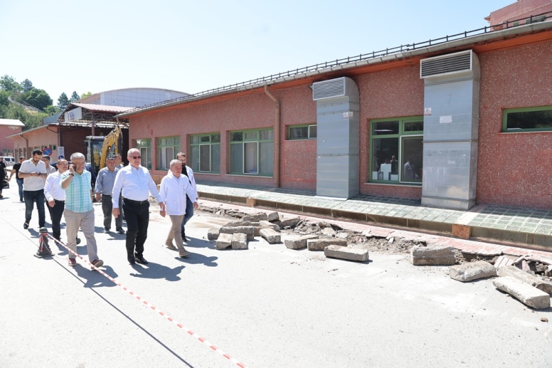 Sivas Devlet Hastanesi’nin çevresi yenileniyor
