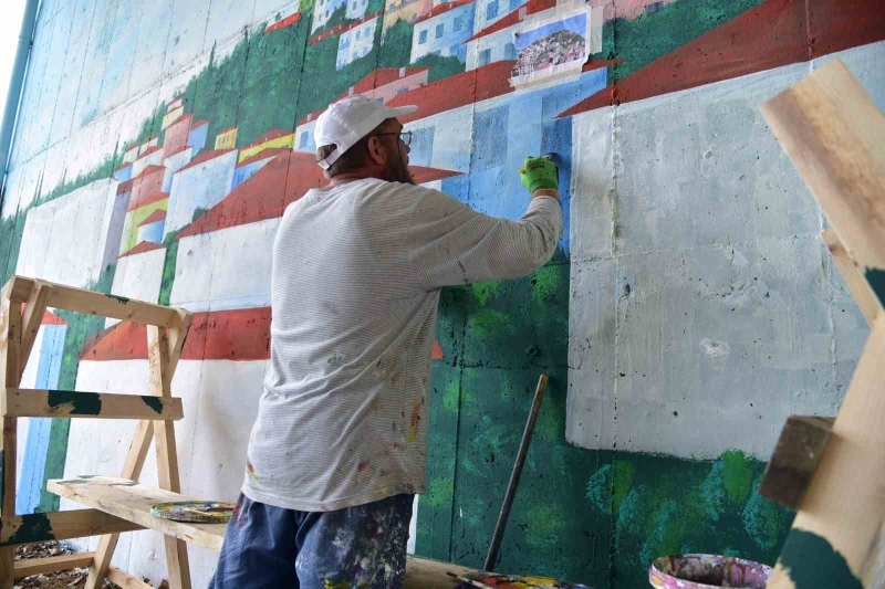 Giresun’da duvarlar sanatsal resimlerle renkleniyor
