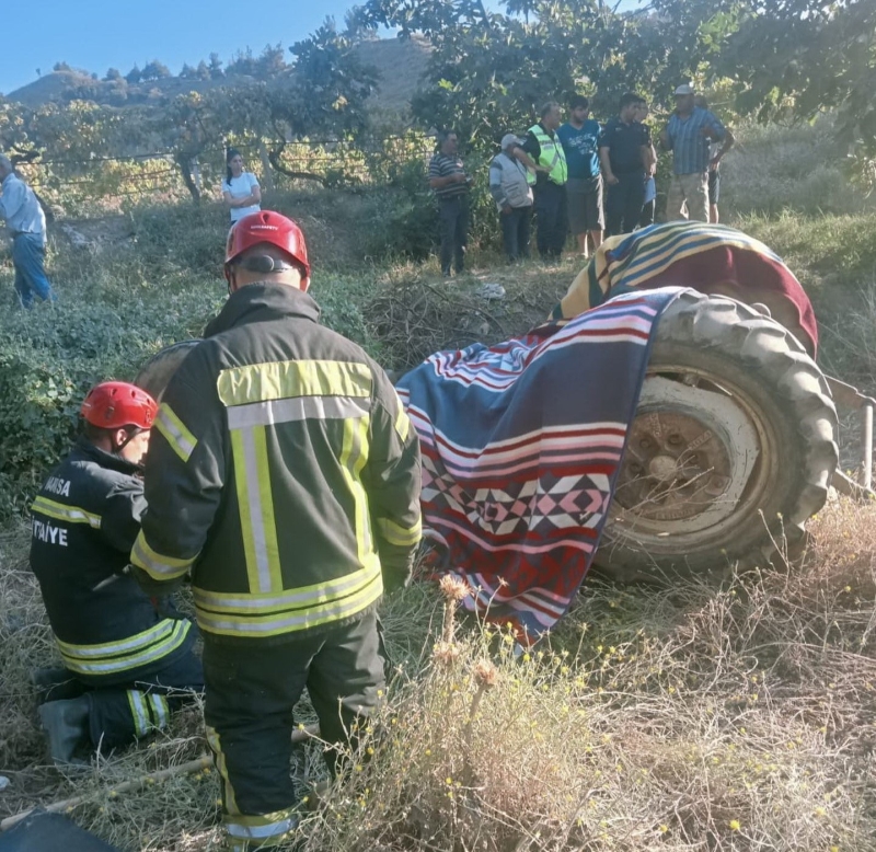 Manisa’da devrilen traktörün sürücüsü hayatını kaybetti
