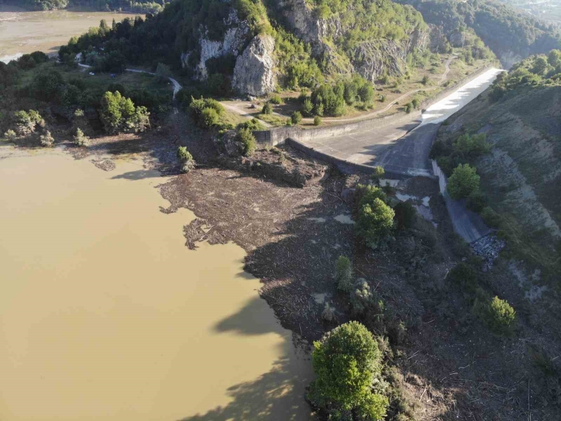 Su seviyesi tarihi zirveye ulaşan Hasanlar Barajı havadan görüntülendi
