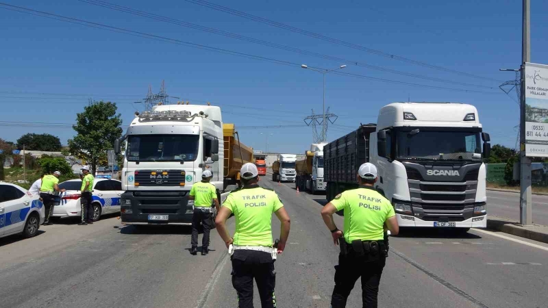 Tuzla’da hız sınırını ihlal eden hafriyat kamyonlarına ceza
