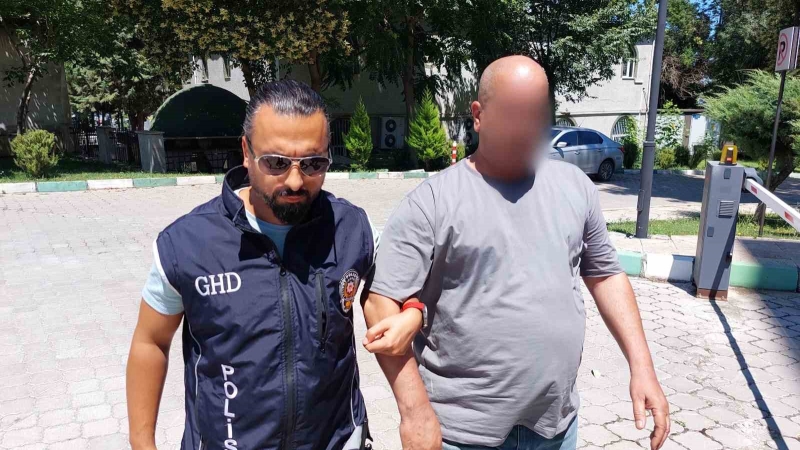 Yabancı uyruklu göçmen kaçakçısı Samsun’da yakalandı
