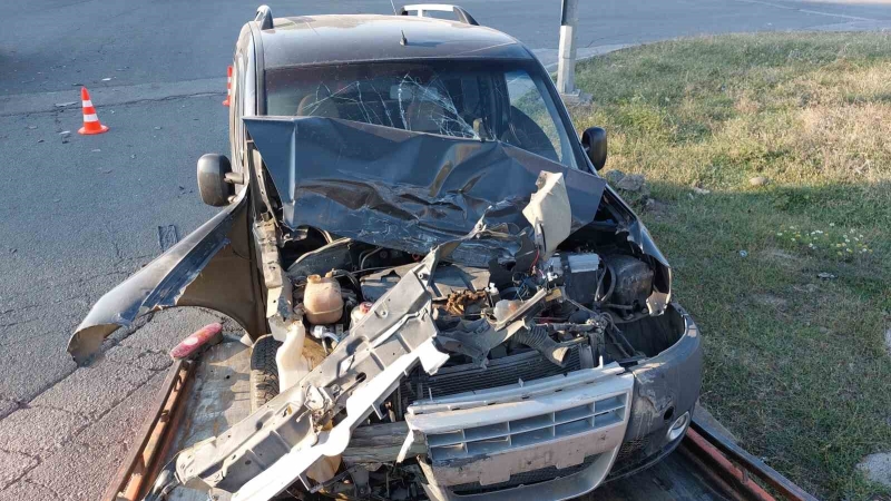 Samsun’da hafif ticari araç ile kamyonet çarpıştı: 4 yaralı
