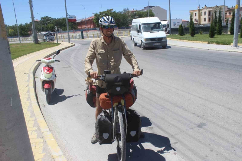 Bisikletle dünya turuna çıkan Fransız, Konya’da mola verdi
