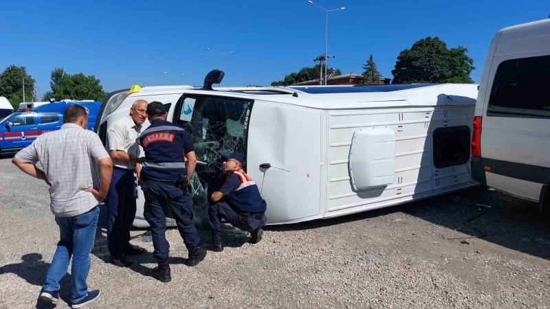 Samsun’da işçi servisi minibüsü kaza yaptı: 19 yaralı
