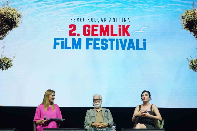 2. Gemlik Film Festivali’nin açılışını Cezmi Baskın ve Gonca Vuslateri yaptı
