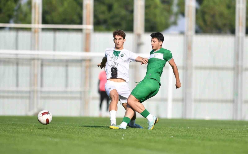 Bursaspor hazırlık maçında İnegöl Kafkasspor’u 1-0 yendi
