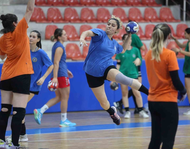 Bursa Büyükşehir Belediyespor Kadın Hentbol Takımı Süper Lig’e hazırlanıyor

