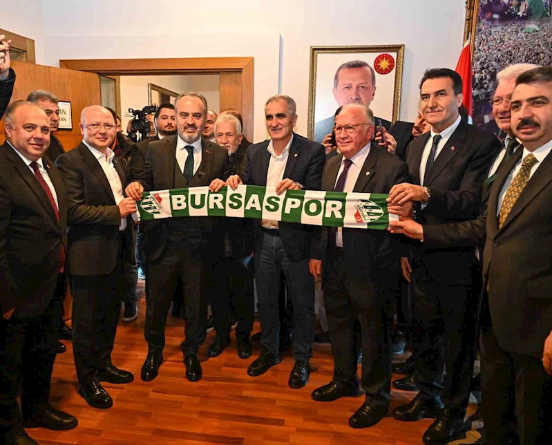 Bursa Belediye Başkanı Alinur Aktaş, Bursaspor’u ziyaret etti
