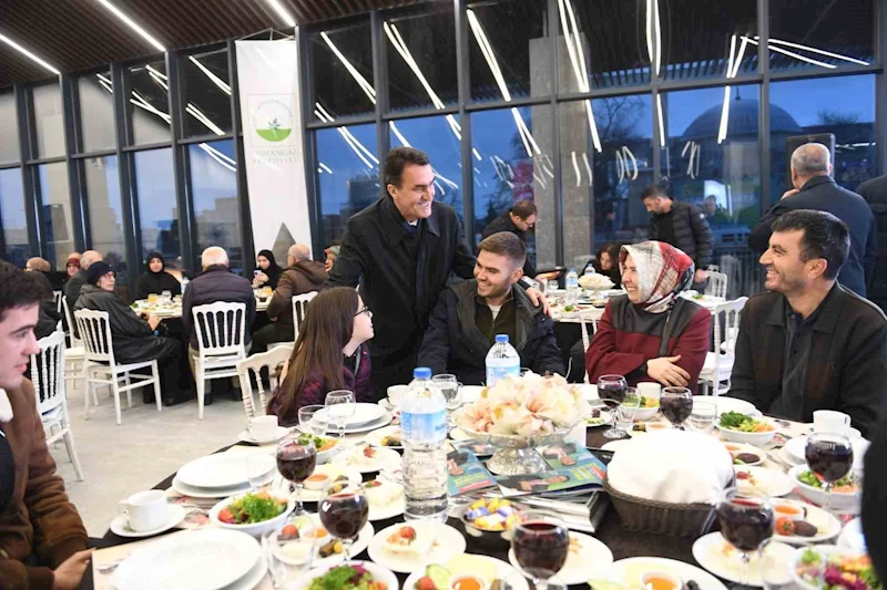 Başkan Dündar, şehit aileleri onuruna iftar verdi
