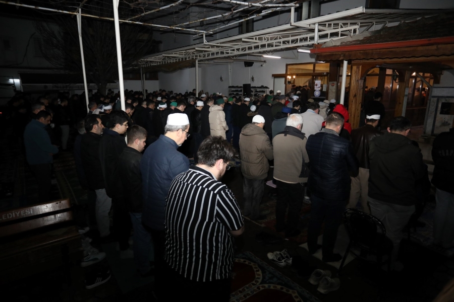 İnegöl’de İlk Teravihi Ayasofya Camii İmam Hatibi Topçuoğlu Kıldırdı