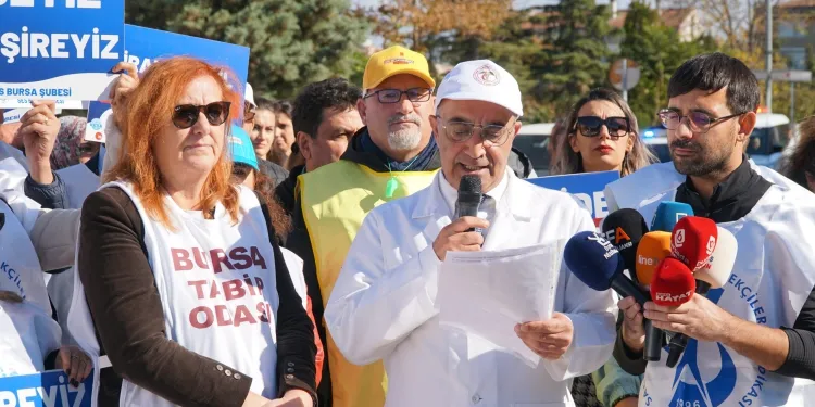 Bursa’da Sağlık Çalışanları Grevde!