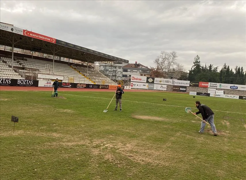 İnegöl İlçe Stadyumu Zemini Bakıma Alındı