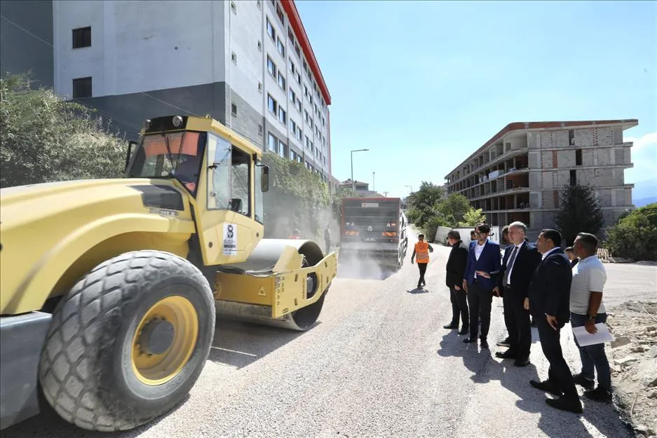 Fatih Mahallesinde Yeni Yollara Sathi Kaplama Yapılıyor