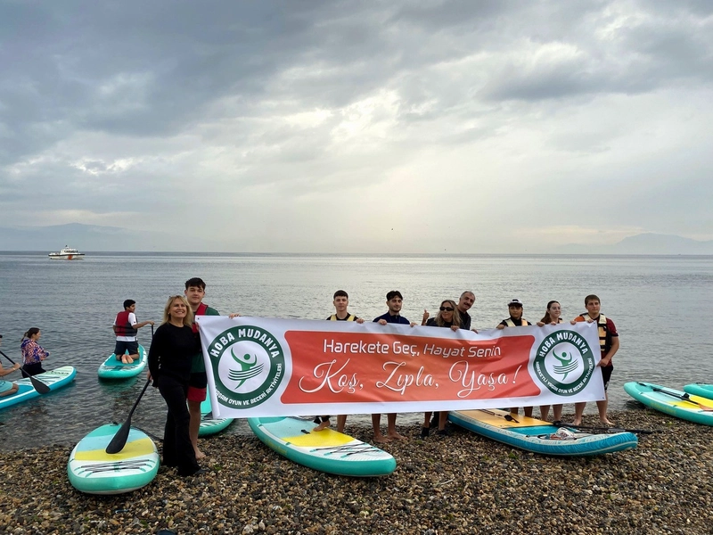Öğrenciler suda dengede durmayı öğrendiler
