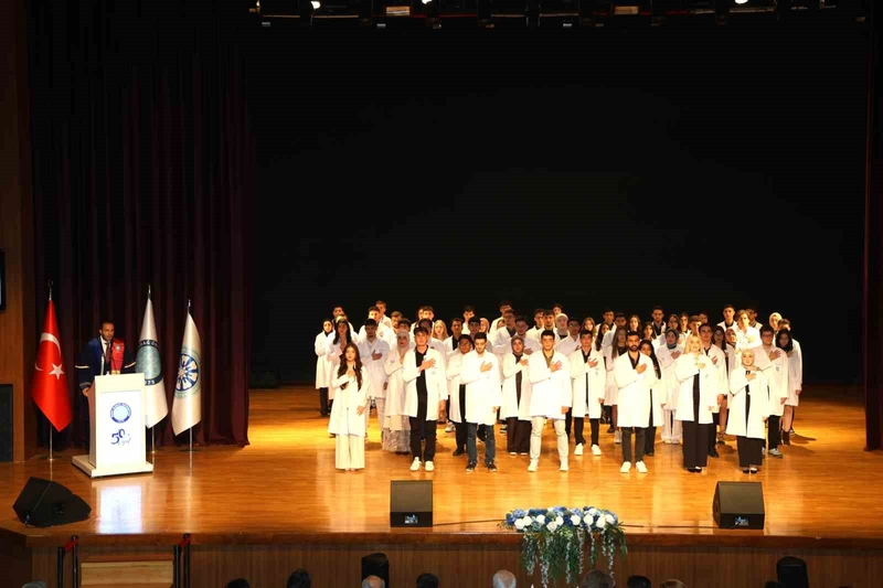 Diş hekimliği fakültesinde beyaz önlük heyecanı
