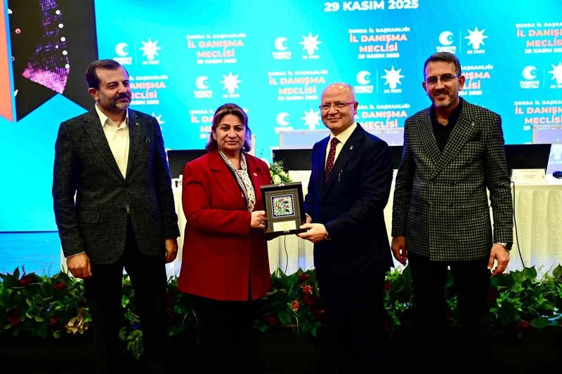 Bursa’da son 1 hafta 5 bin 284 kişi AK Parti kadrolarına katıldı
