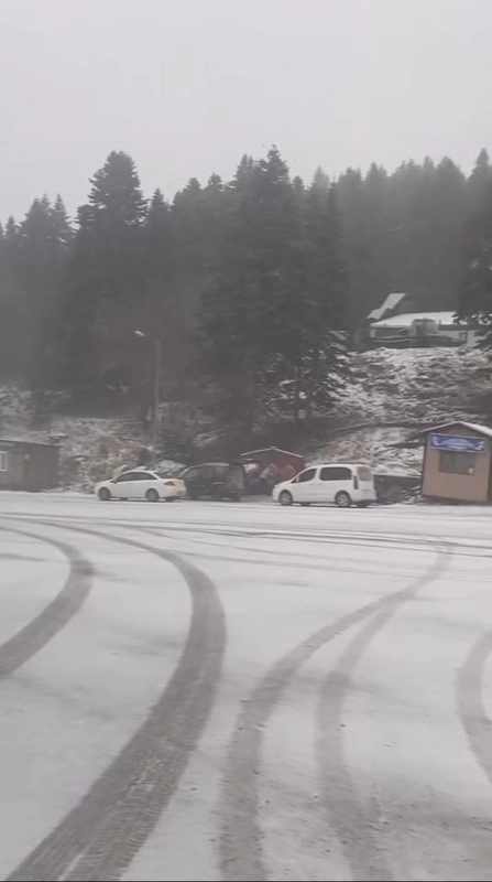 Uludağ’da kar yağışı etkisini gösterdi
