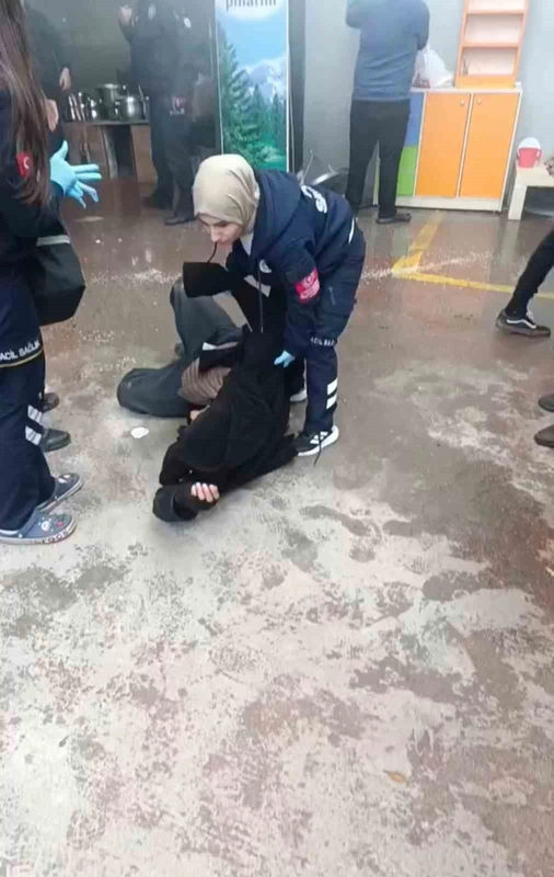 Pazar alanında korkutan anlar: 1 kişi dumandan etkilendi
