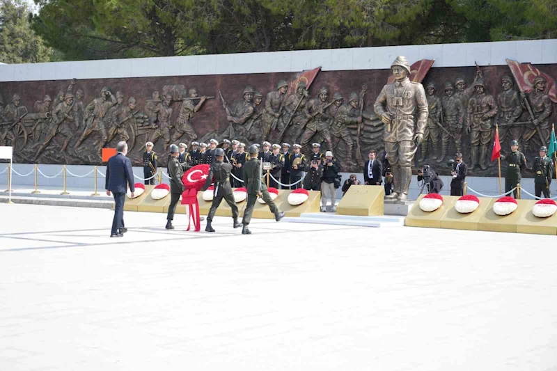 Çanakkale Kara Savaşları’nın 110. yıl dönümü etkinlikleri Şehitler Abidesi’nde törenle başladı
