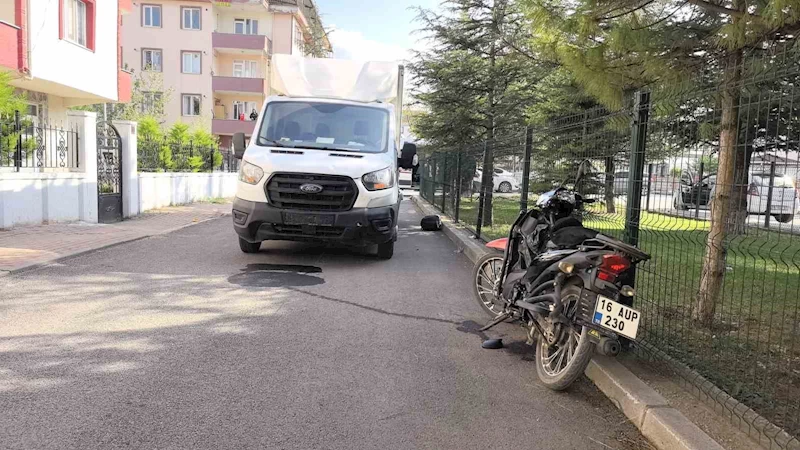 Kamyonetle çarpışan motosiklet sürücüsü ağır yaralandı
