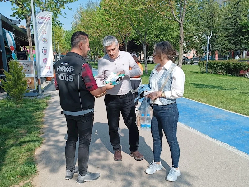 Narkotik polisi Bursa’da vatandaşları bilgilendirdi
