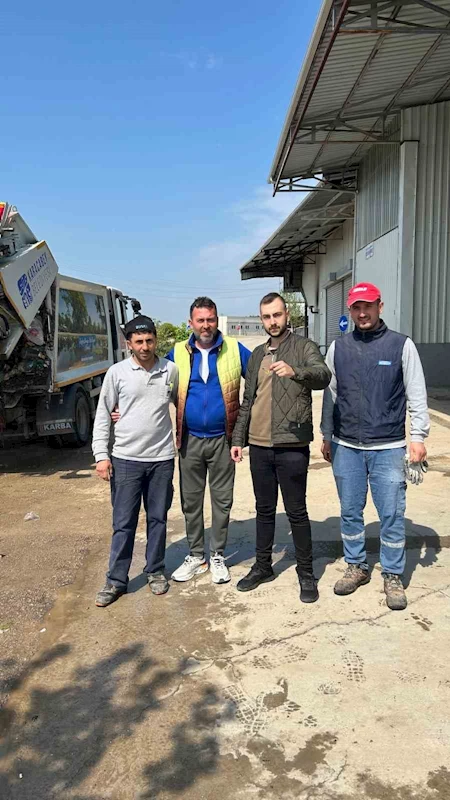 Temizlik işçileri çöpte kaybolan altınları bulup teslim etti
