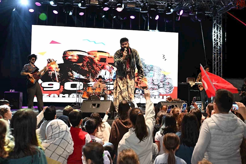 Gençlere gündüz yarışma, gece konser
