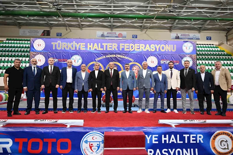 Naim Süleymanoğlu Spor Kompleksi’nde halter rüzgarı
