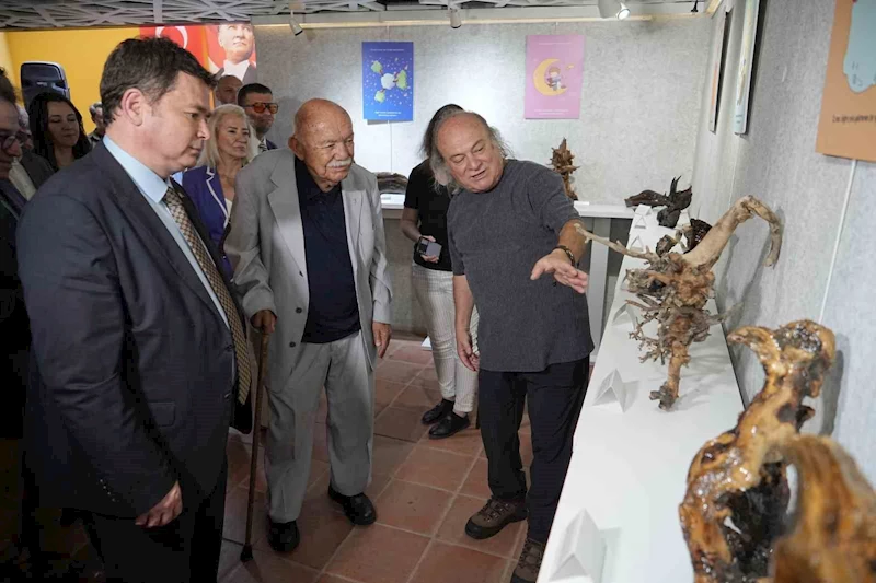 14 yıl boyunca dağdan topladığı eserlerle sergi açtı
