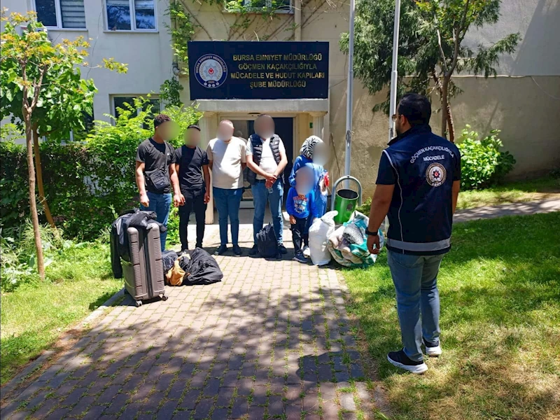 Bursa’da yabancıları kaçak taşıyan organizatör kıskıvrak yakalandı
