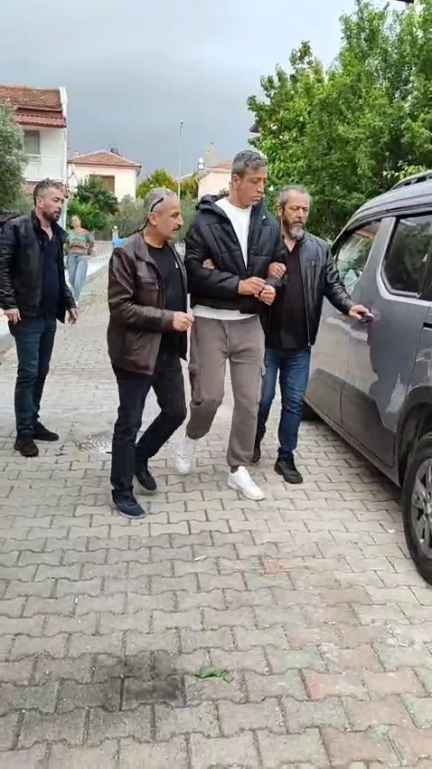37 yıl 4 ay hapis cezasıyla aranan şüpheli, kız arkadaşıyla tatilde yakalandı
