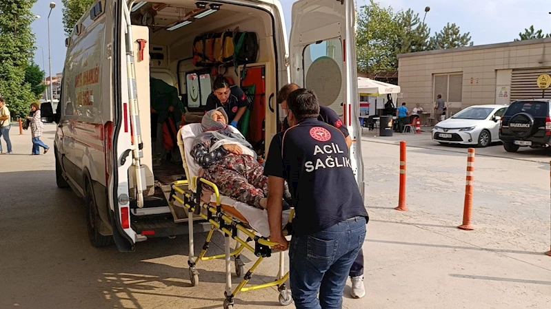 Otomobil kamyona çarptı: 4 yaralı
