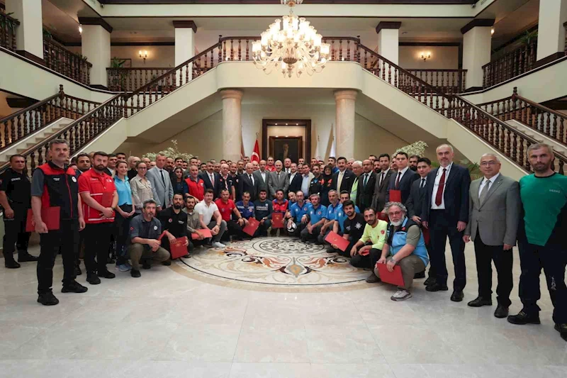 Vali Ayyıldız’dan kahramanlara teşekkür belgesi
