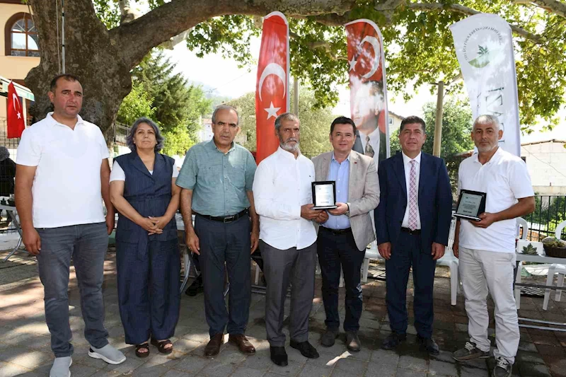 Osmangazi’nin gönüllü temizlik elçilerine teşekkür plaketi
