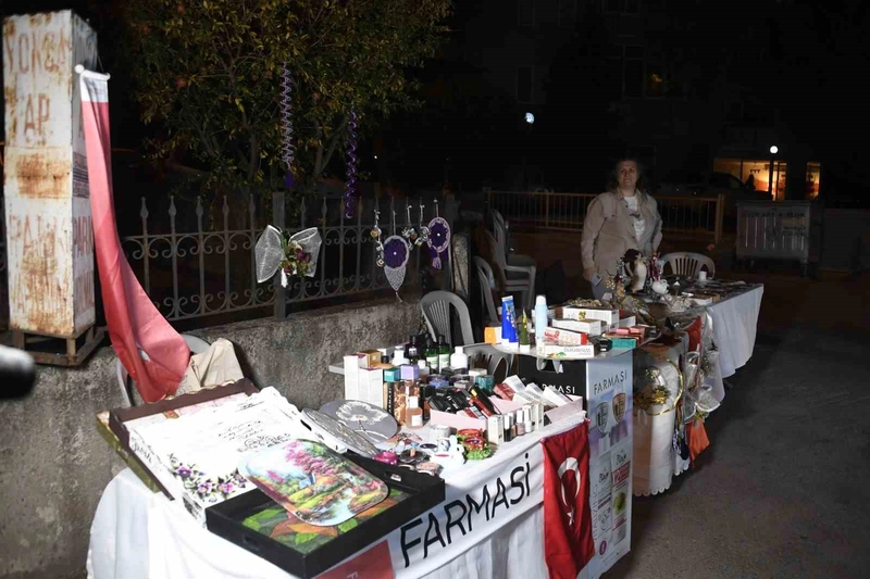 Bu sokakta eğlence ve alışveriş bir arada
