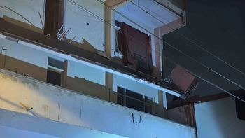 6 ay önce boşaltılan binanın balkonu çöktü: Bitişiğindeki bina tahliye edildi
