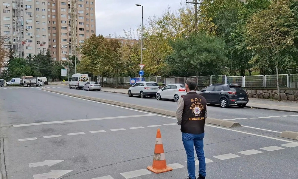 Okul önlerinde sıkı denetim: Ataşehir’de polisten asayiş ve güvenlik uygulaması
