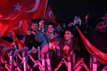 Yağmura rağmen Bursa’da Cumhuriyet coşkusu dinmedi